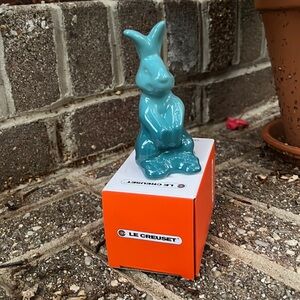 NWT LE CREUSET RARE PIE BUNNY